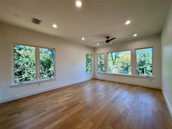 Building Photo - 4010 Clawson Rd