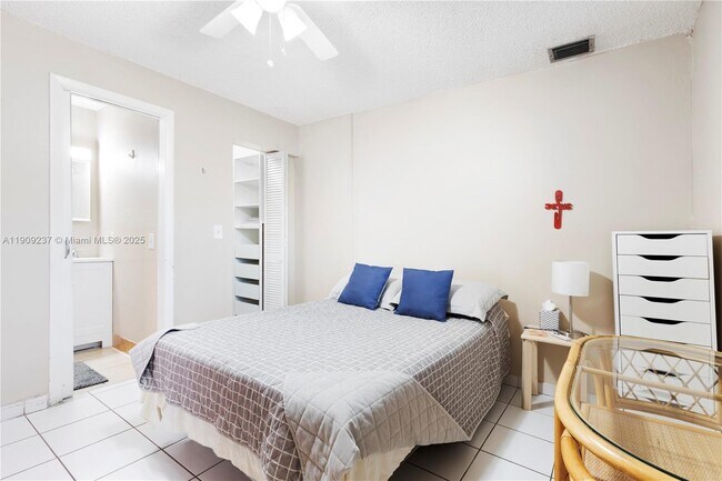 Building Photo - 4500 NW 5th St