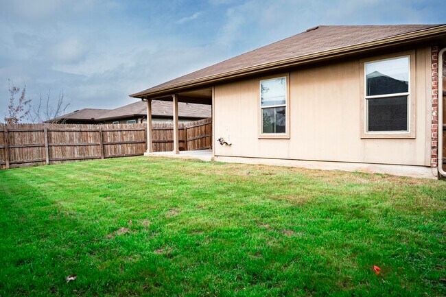 Building Photo - 110 Kingfisher Ln