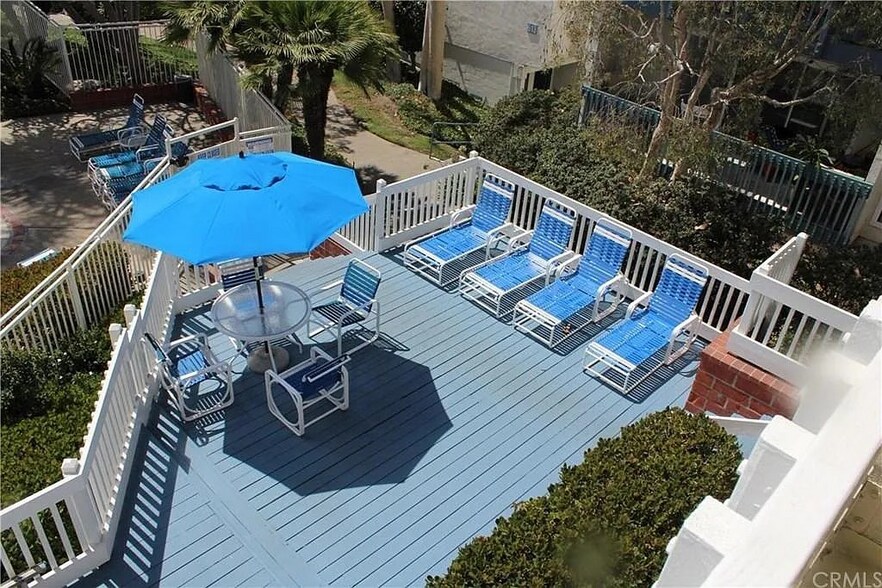 Poolside patio area - 812 Camino Real
