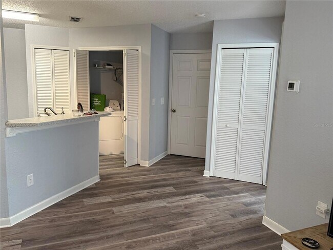 Building Photo - 3705 SW 27th St