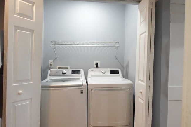 Building Photo - 1228 18th St NE