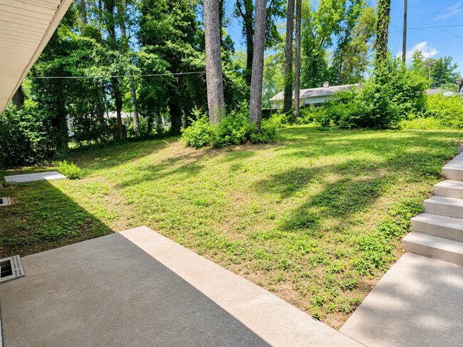 Building Photo - 836 Delverton Rd