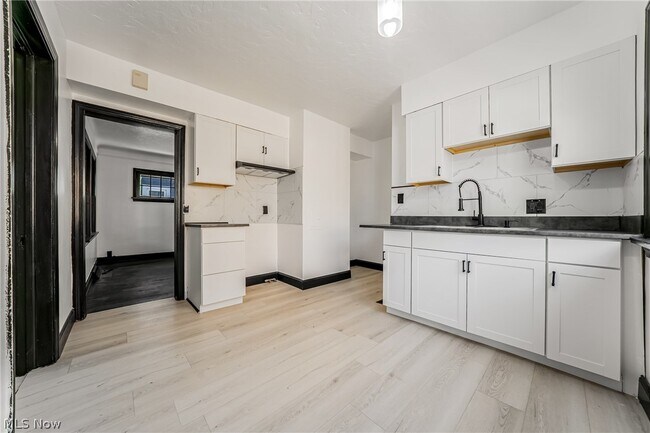 Building Photo - 3995 E 154th St