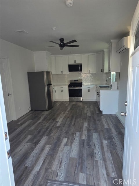 Building Photo - 6024 Ensign Ave