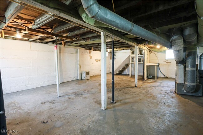 Building Photo - 6180 Hillford Ave NE
