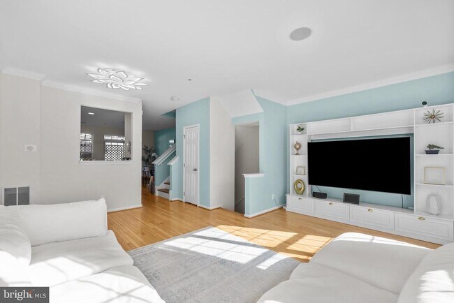 Building Photo - 381 Livermore Ln