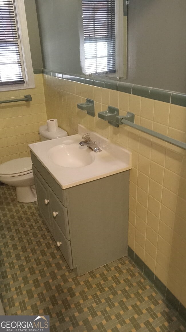 Building Photo - 81 Woodruff St