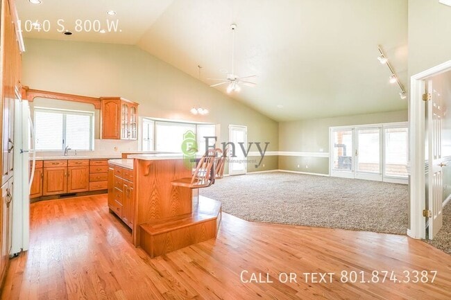 Building Photo - 1040 S 800 W