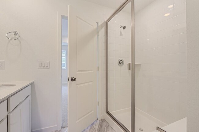 Building Photo - Luxurious 3bd 2.5 paired home in Dove Village!