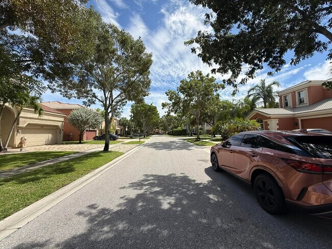 Building Photo - 2793 Shaughnessy Dr