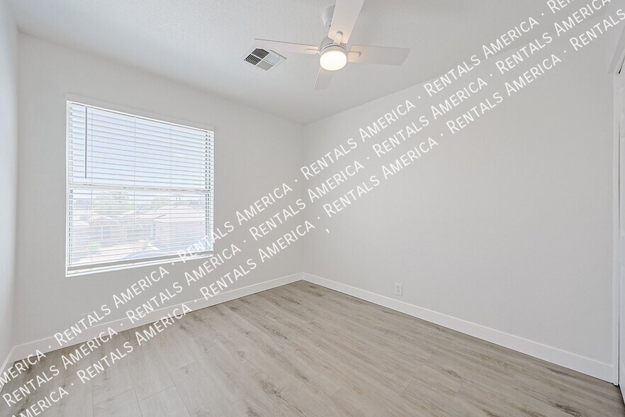 Building Photo - 4018 W Camino Vivaz