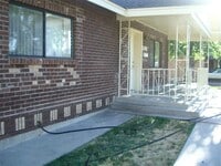 Building Photo - Ready for new occupants!  2 Bedroom 1 Bath...