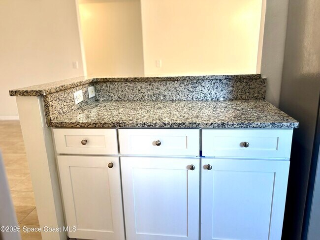 Building Photo - 110 Summer Pl