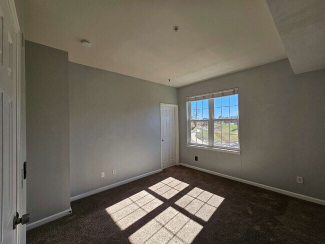 Building Photo - 12820 Ironstone Way