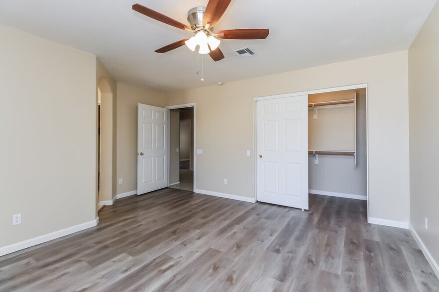 Building Photo - 1130 N Meadows Dr