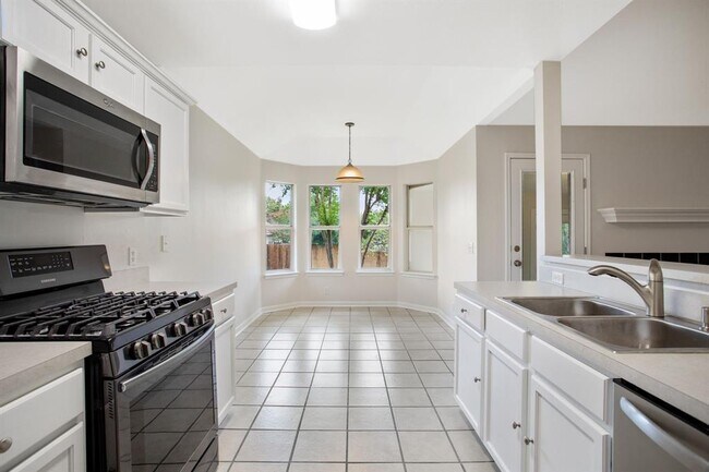 Building Photo - 809 Deercreek Ln