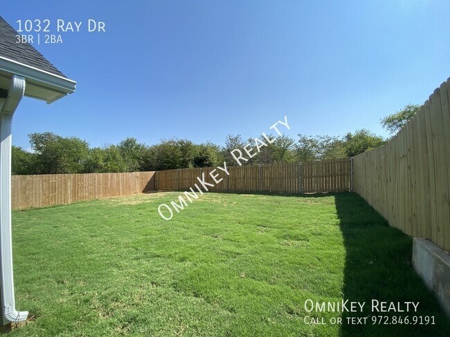 Building Photo - 1032 Ray Dr