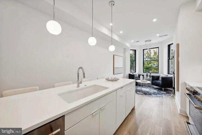 Building Photo - 2015 13th St NW