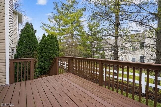 Building Photo - 70 Winged Foot Dr