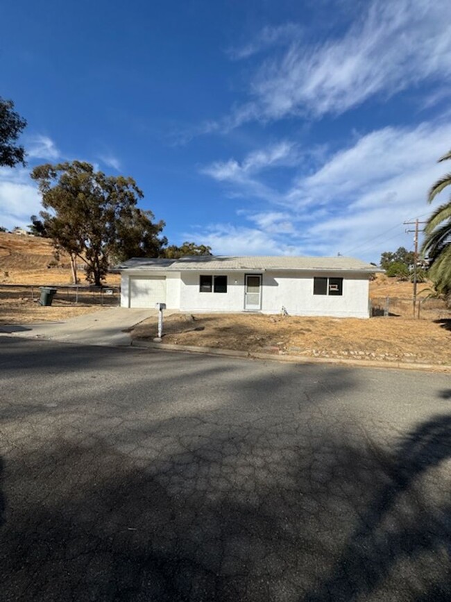 Building Photo - beautiful remodeled home