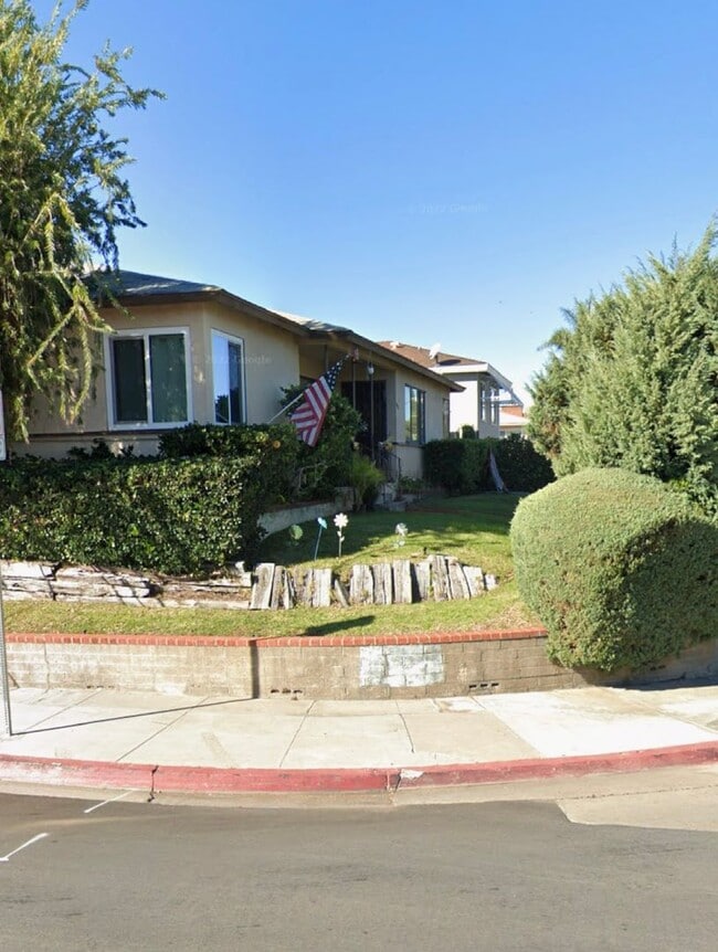 Primary Photo - 6323-6325 Montezuma Rd