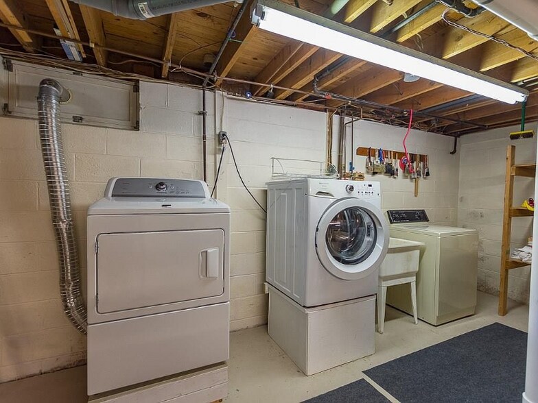 Building Photo - 815 Westwood Trail