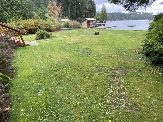 Building Photo - 31 SW Lake Roesiger Rd