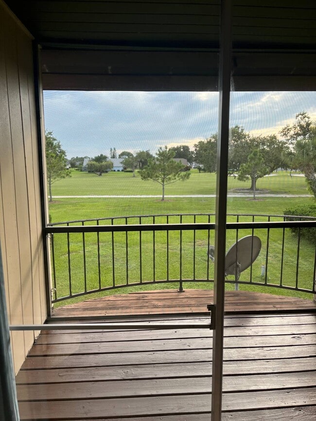 Building Photo - 3731 Edgewater Dr