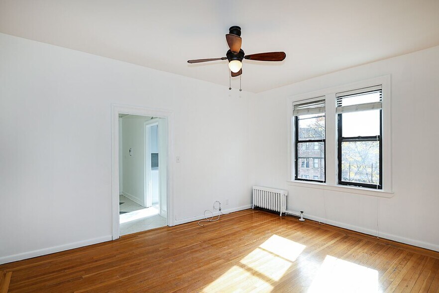 Building Photo - 115-25 Metropolitan Ave