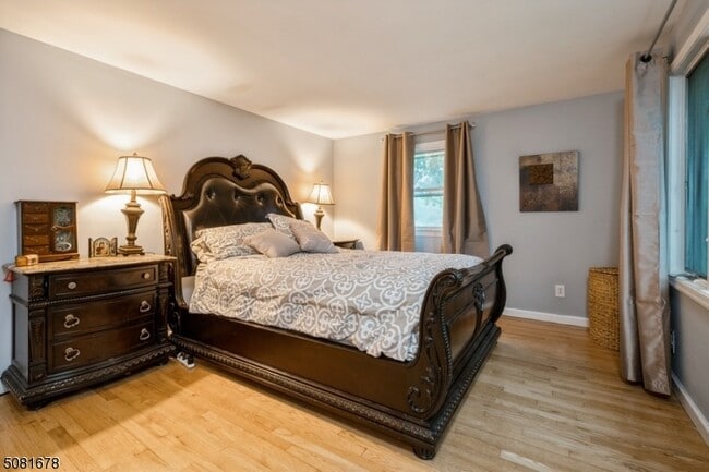 Building Photo - 42 Warren St