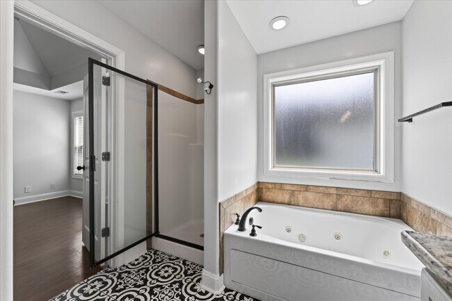 Building Photo - 3710 Windhaven Ct