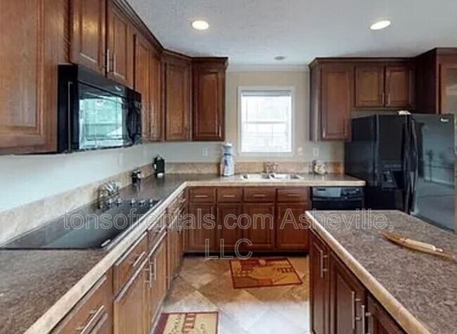 Building Photo - 3 Dadoo Dr