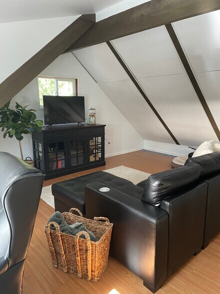 Loft - 372 Sacheen Terrace Dr