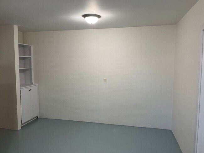 Building Photo - 714 Rainbow Ave