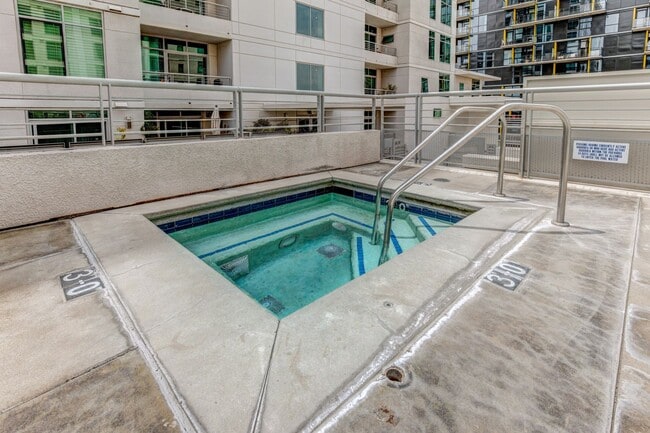 Building Photo - Condo - Heart of Downtown San Diego