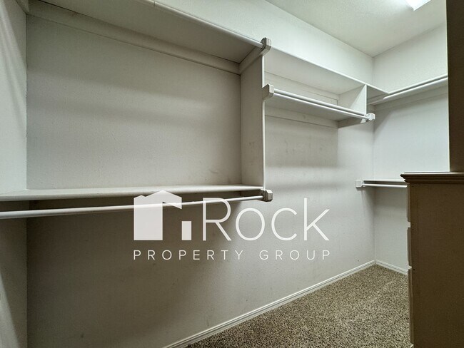 Building Photo - Charming 3-Bed 3-Bath Home with Tornado Sh...