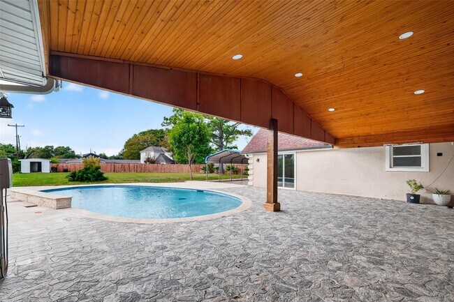 Building Photo - 4901 Burning Tree Dr