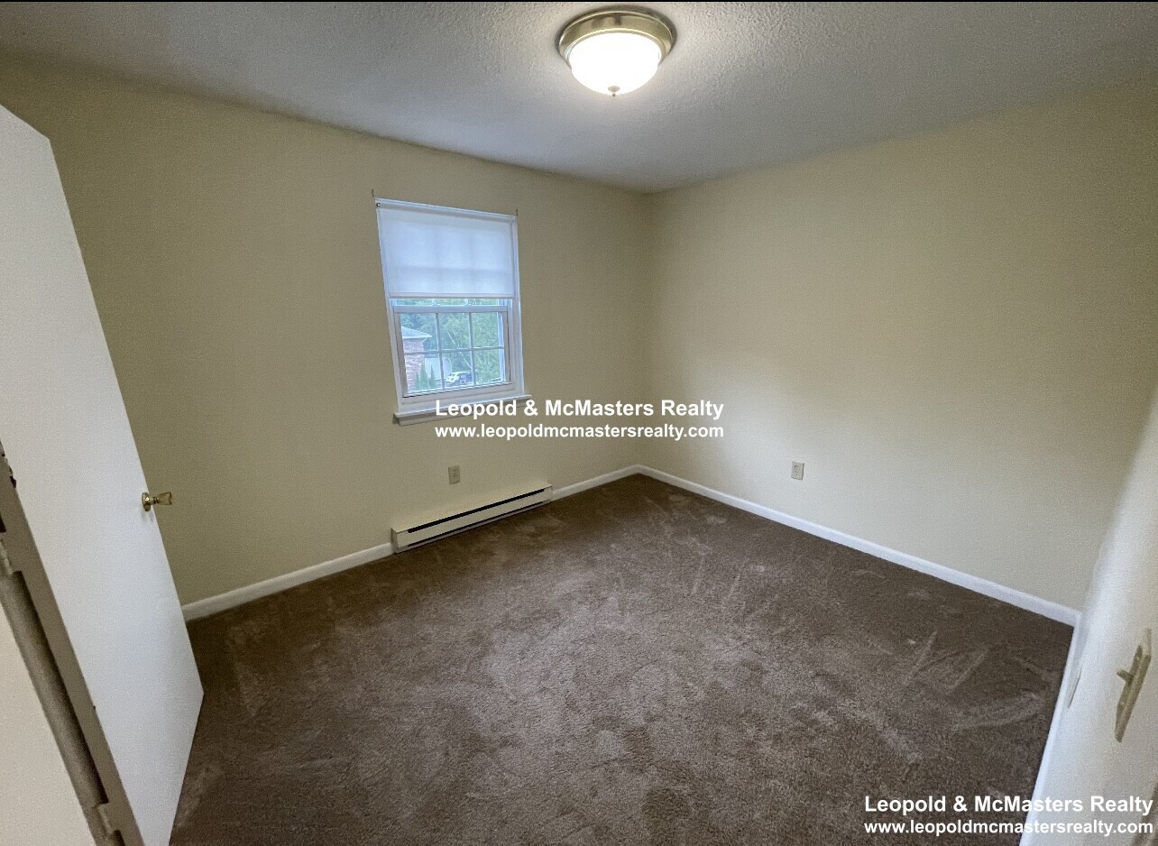 Building Photo - 39 Dinan Dr