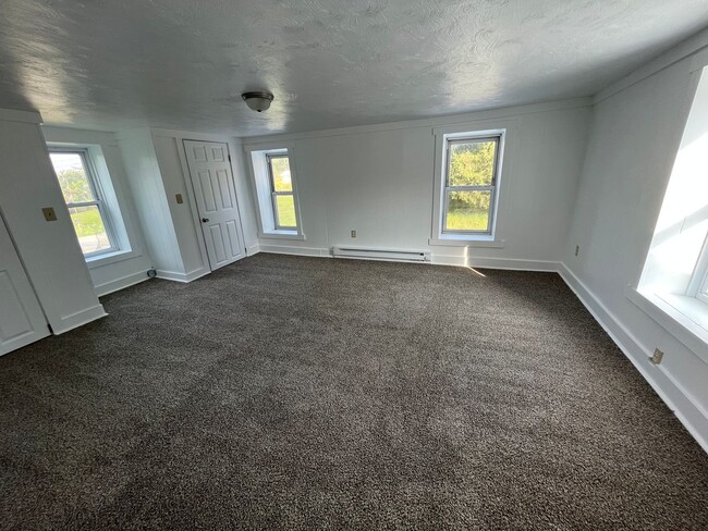 Building Photo - For Rent: Beautifully Renovated 3BR/2BA Si...