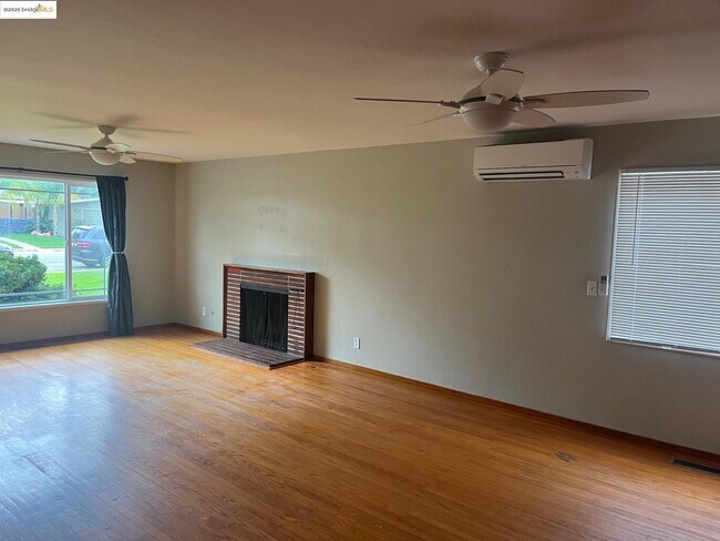 Building Photo - 161 Sequoia Dr