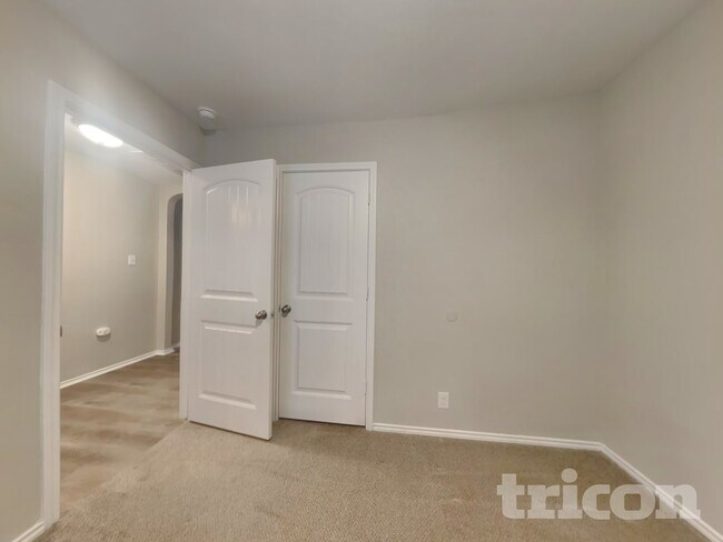 Building Photo - 8119 Sleepy Brook