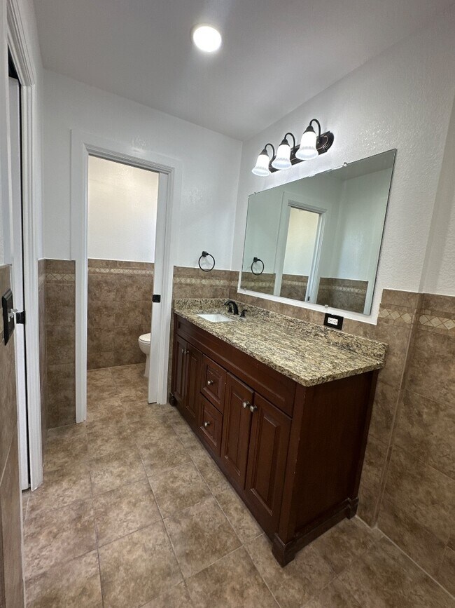 Building Photo - 7461 Plaza Redonda Dr