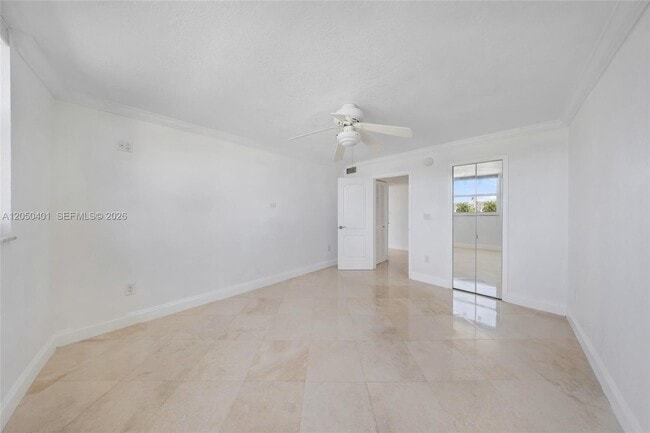 Building Photo - 720 Collins Ave