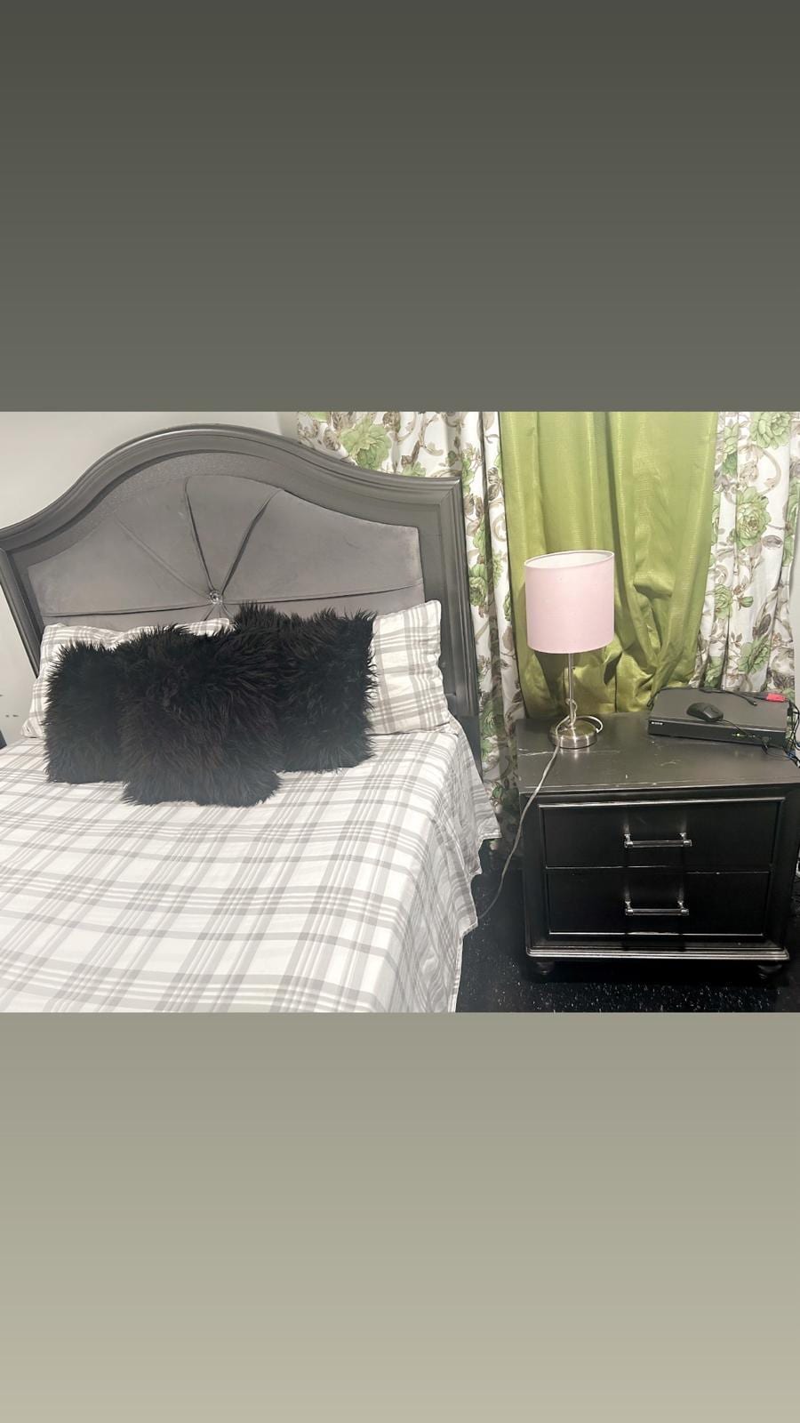 Queen size bedroom - 212 Oakwood Pl