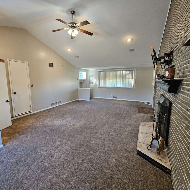 Building Photo - 3 Bedroom, 1.5 Bath Brick Ranch. Huge Great Room and Living Room. Big Kitchen, Backyard with Deck...