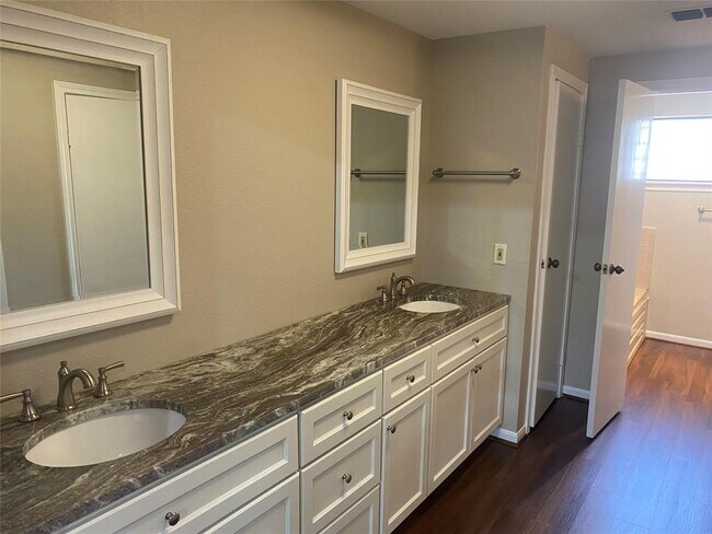 Building Photo - 7447 Cambridge St