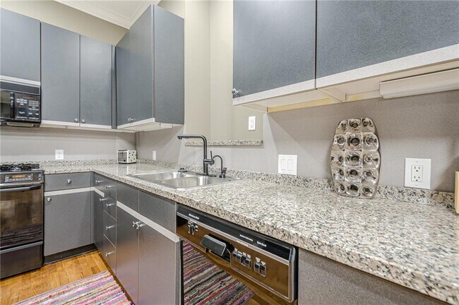 Building Photo - 700 S Brighton Ct