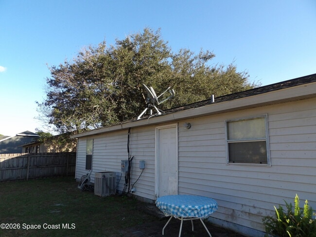 Building Photo - 6318 Hudson Rd