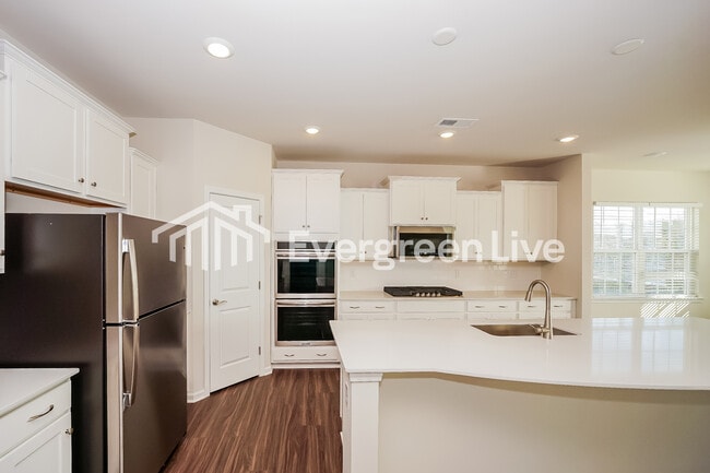 Building Photo - 6478 Fairfax Ct